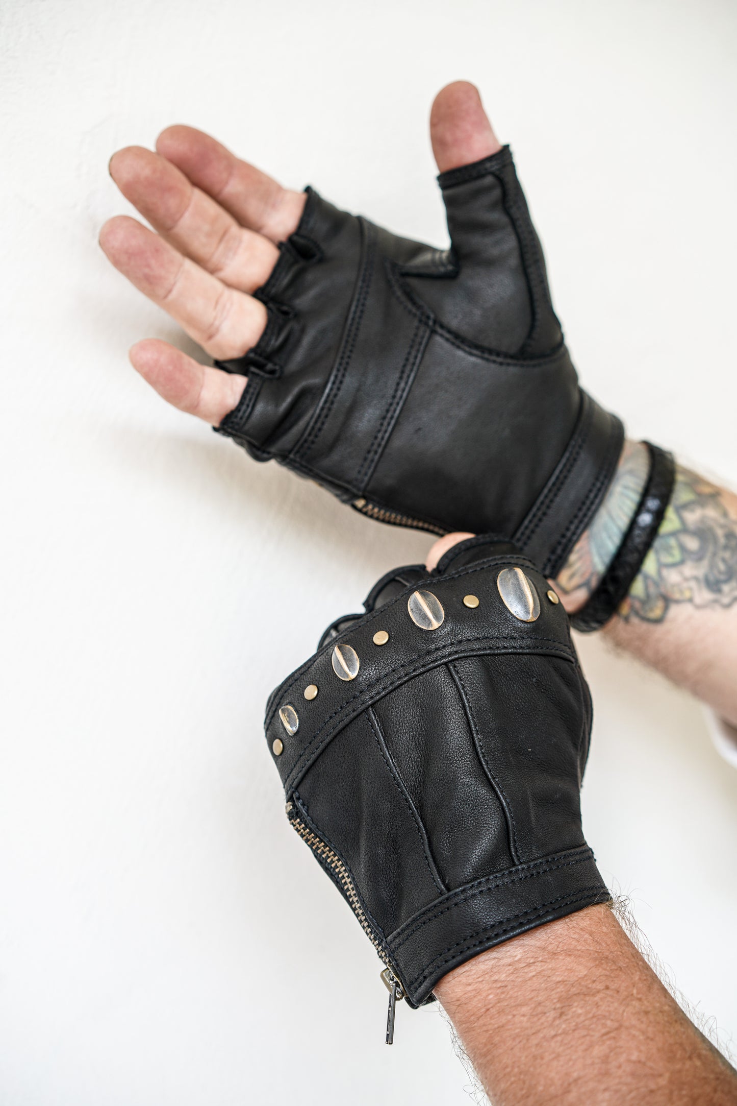 Knuckleduster fingerless leather gloves