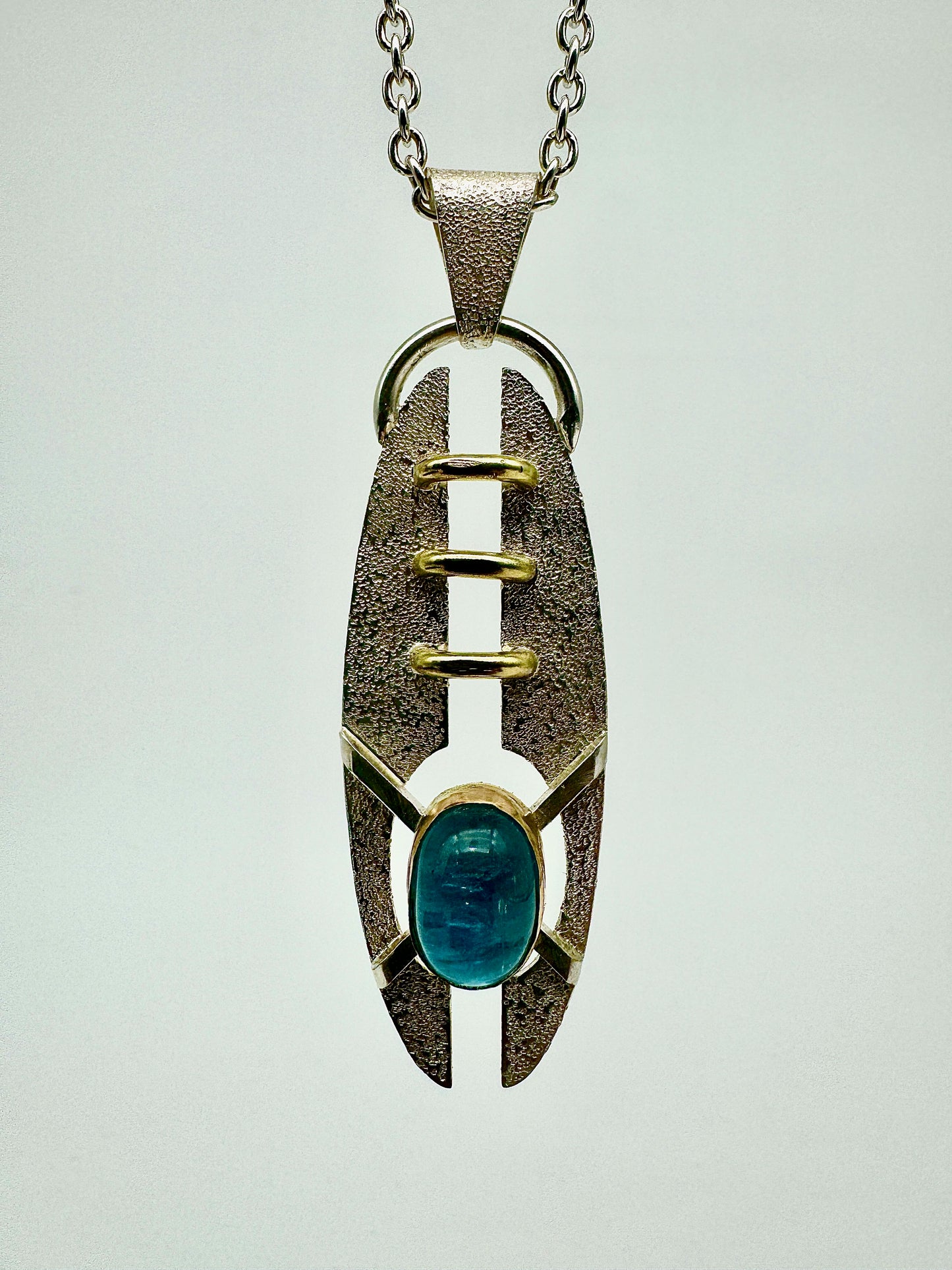 Unchained Aquamarine pendant