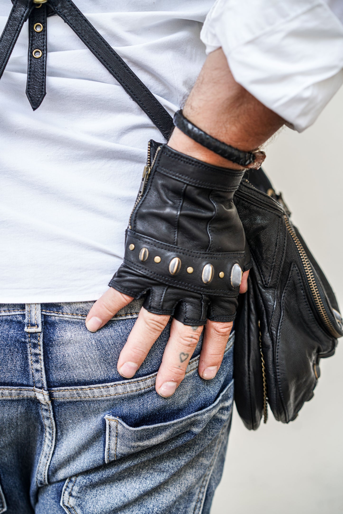 Knuckleduster fingerless leather gloves