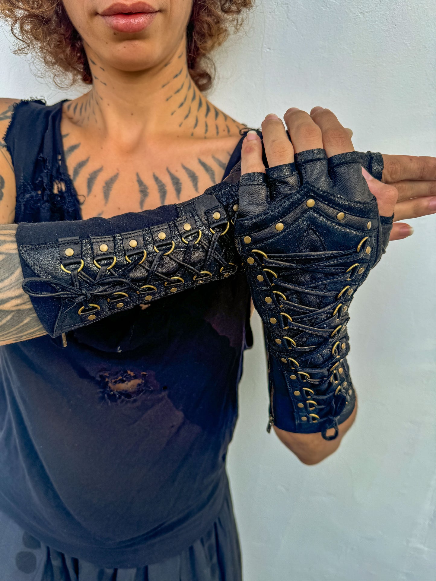 Wander Wild long gloves