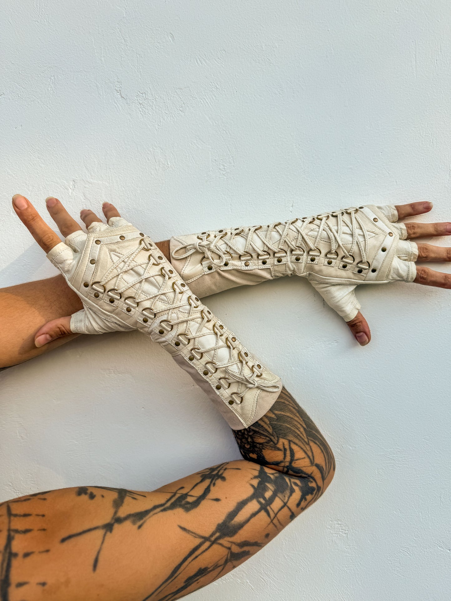 Wander Wild long gloves