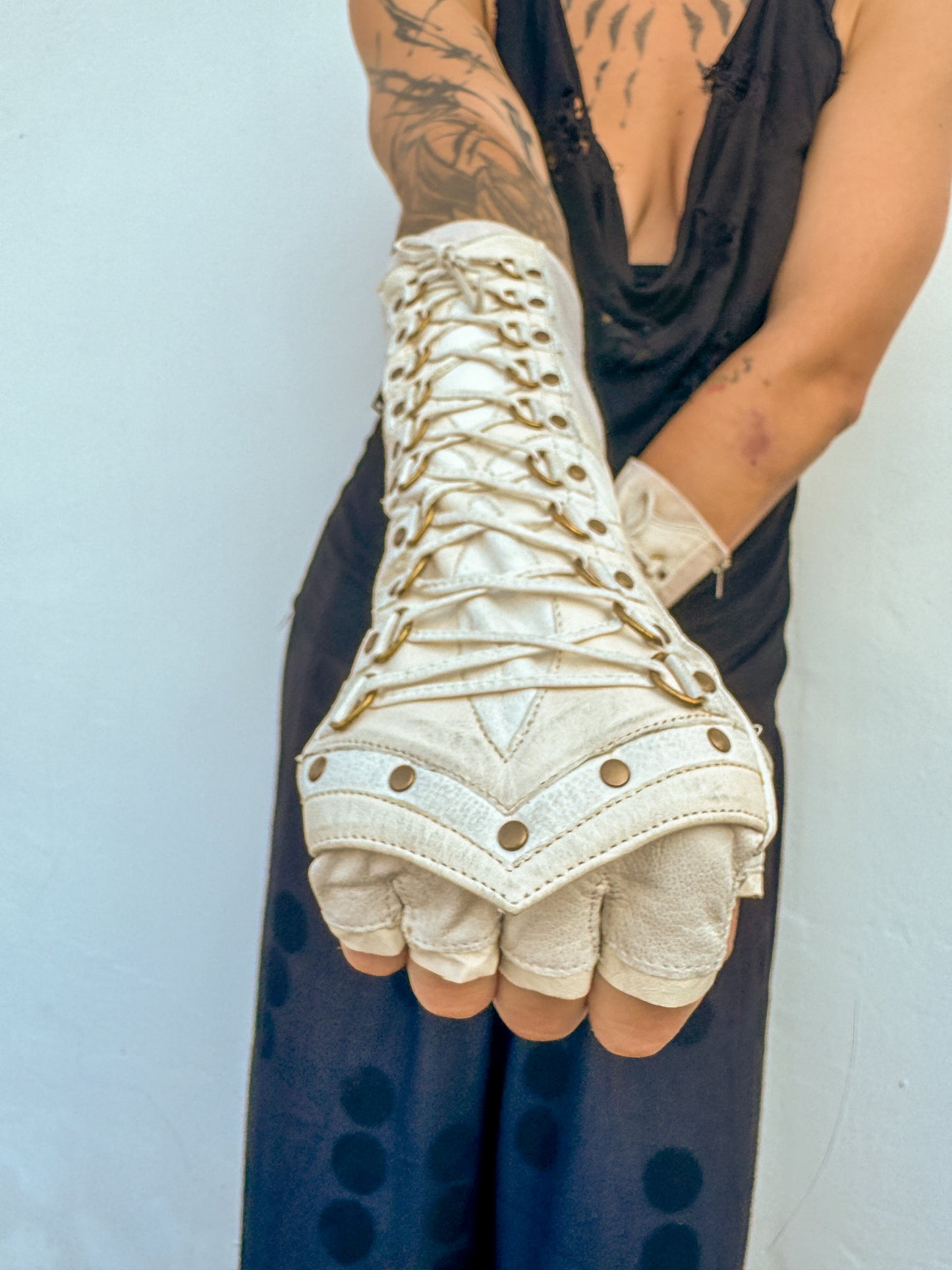 Wander Wild long gloves