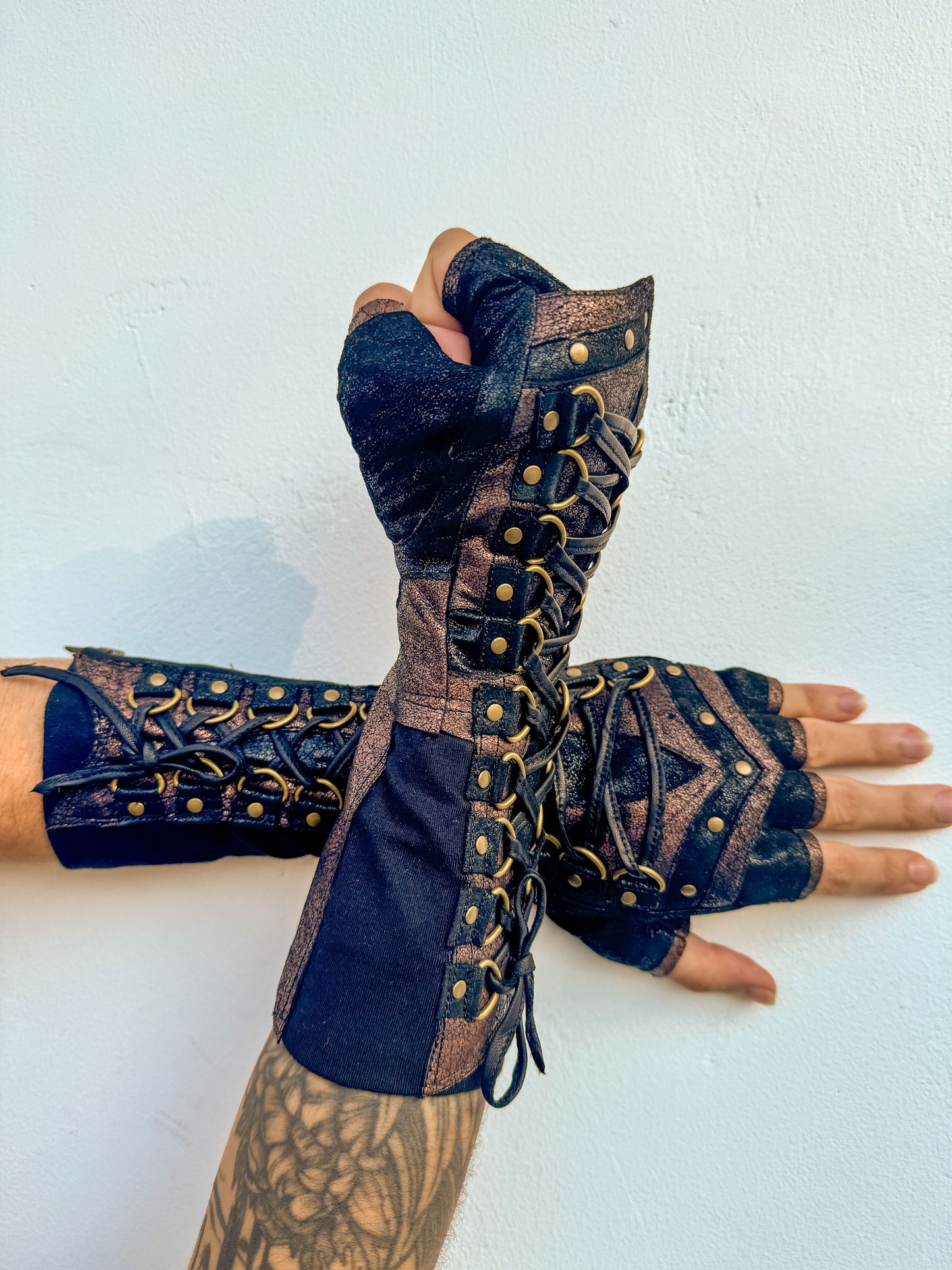Wander Wild long gloves