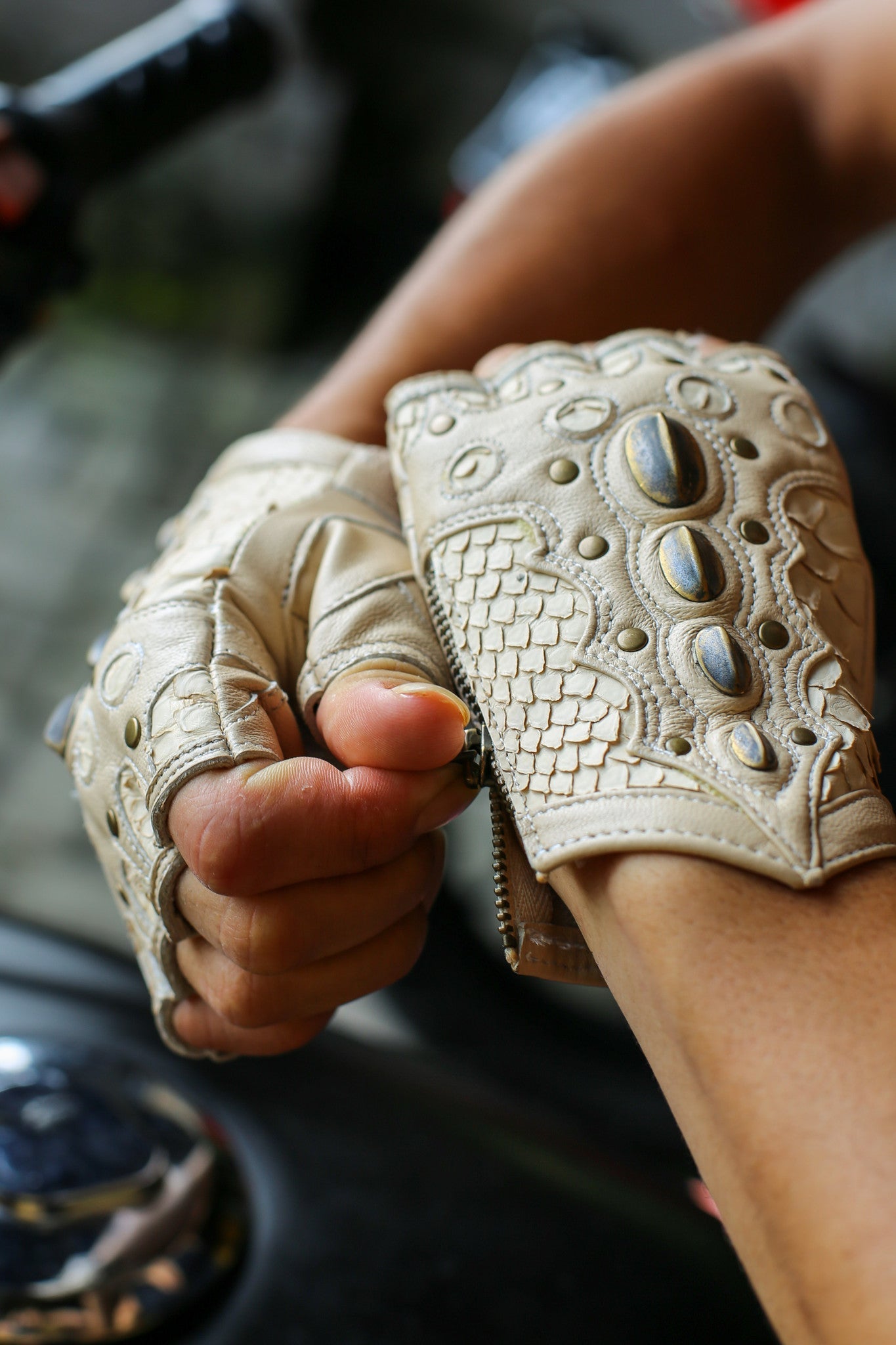 SkyRider gloves - anahata designs